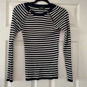 Premise studio woman’s sweater top